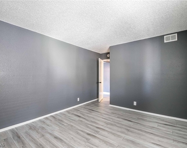 3151 Soaring Gulls Drive - Photo Thumbnail 15
