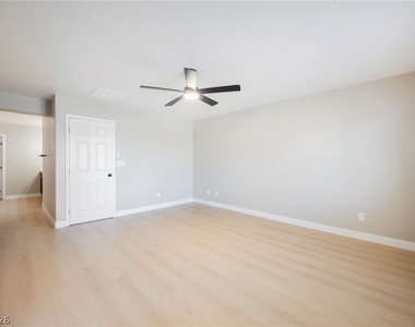 10721 Crosley Field Avenue - Photo Thumbnail 22
