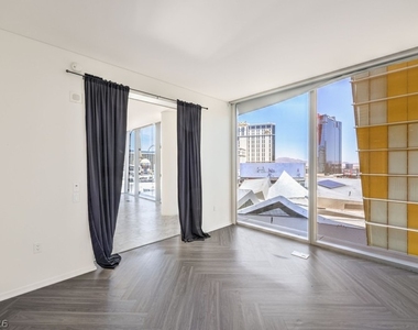 3726 Las Vegas Boulevard - Photo Thumbnail 8