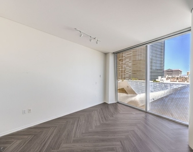 3726 Las Vegas Boulevard - Photo Thumbnail 14