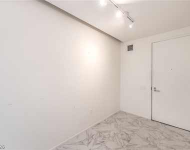 3726 Las Vegas Boulevard - Photo Thumbnail 17