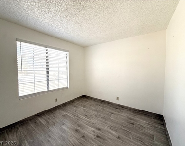 5625 Ballinger Drive - Photo Thumbnail 10