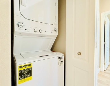 3504 Desert Cliff Street - Photo Thumbnail 16