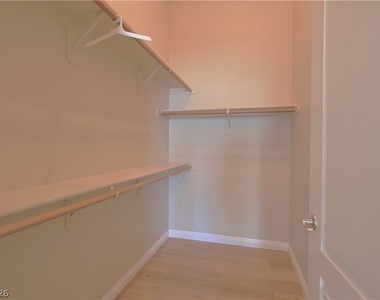 3504 Desert Cliff Street - Photo Thumbnail 15
