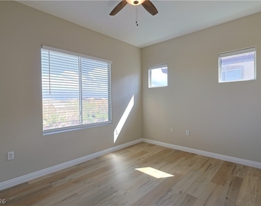 3504 Desert Cliff Street - Photo Thumbnail 18