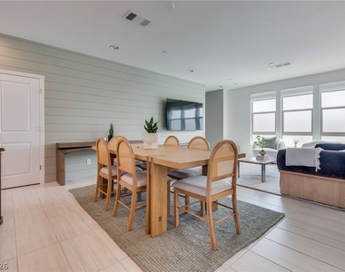 11552 Fleet Wing Avenue - Photo Thumbnail 4