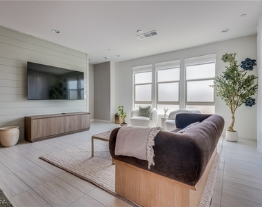 11552 Fleet Wing Avenue - Photo Thumbnail 2