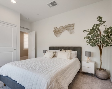11552 Fleet Wing Avenue - Photo Thumbnail 9