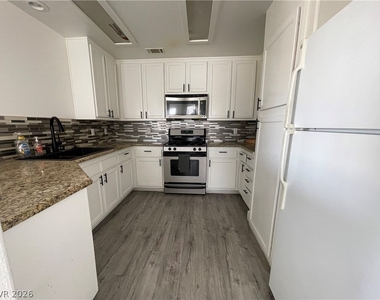 1521 Linnbaker Lane - Photo Thumbnail 4