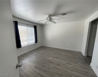 1521 Linnbaker Lane - Photo Thumbnail 11