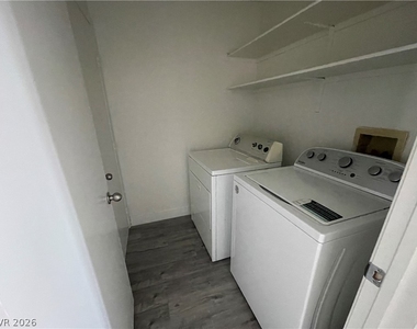 1521 Linnbaker Lane - Photo Thumbnail 7