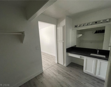 1521 Linnbaker Lane - Photo Thumbnail 14