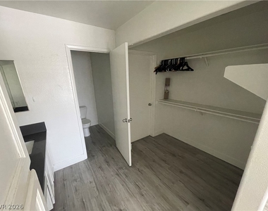 1521 Linnbaker Lane - Photo Thumbnail 13