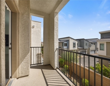 6118 Garden Oasis Street - Photo Thumbnail 6