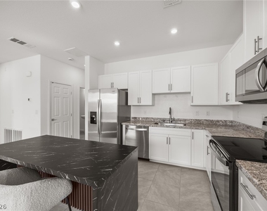 6118 Garden Oasis Street - Photo Thumbnail 12