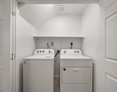 6118 Garden Oasis Street - Photo Thumbnail 32
