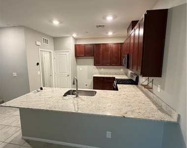 916 Riggs Flats Avenue - Photo Thumbnail 8