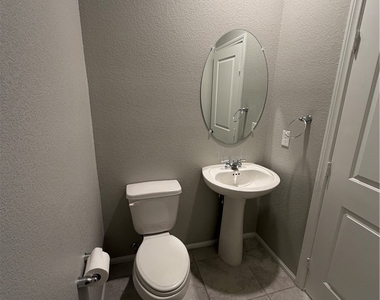 916 Riggs Flats Avenue - Photo Thumbnail 13