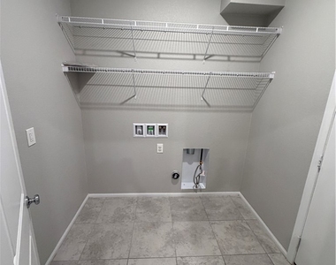 916 Riggs Flats Avenue - Photo Thumbnail 14