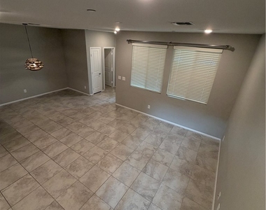 916 Riggs Flats Avenue - Photo Thumbnail 32