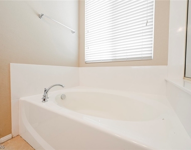 11764 Via Esperanza Avenue - Photo Thumbnail 12