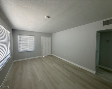 2111 Stewart Avenue - Photo Thumbnail 9