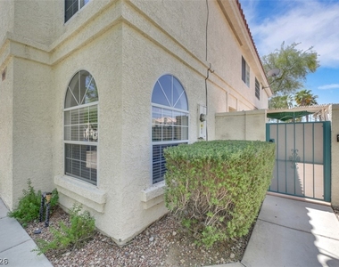 7989 Lisa Dawn Avenue - Photo Thumbnail 3
