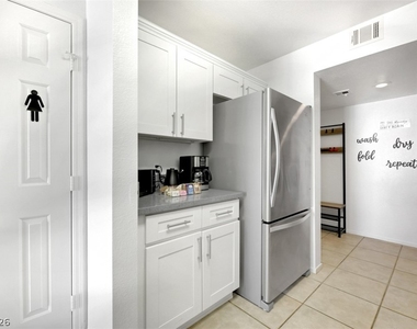 7989 Lisa Dawn Avenue - Photo Thumbnail 15