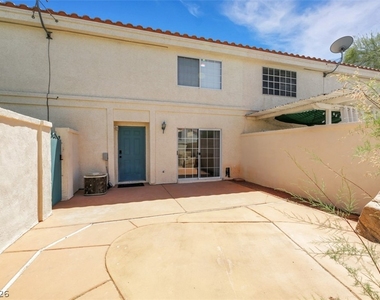 7989 Lisa Dawn Avenue - Photo Thumbnail 4