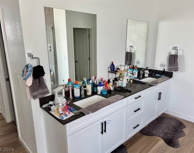 724 Emerson Creek Court - Photo Thumbnail 4