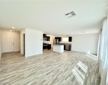 7623 Royal Halo Avenue - Photo Thumbnail 6
