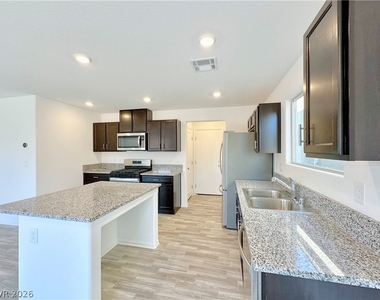 7623 Royal Halo Avenue - Photo Thumbnail 11