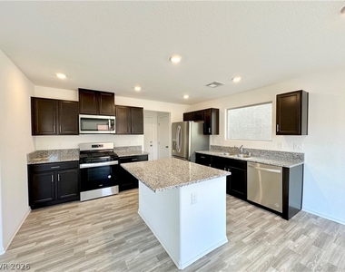 7623 Royal Halo Avenue - Photo Thumbnail 10