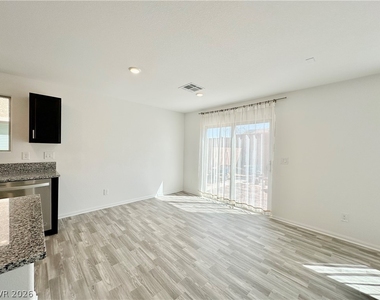 7623 Royal Halo Avenue - Photo Thumbnail 9