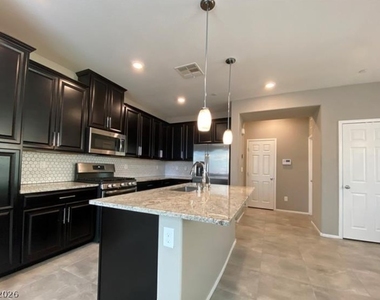 8549 Insignia Avenue - Photo Thumbnail 5