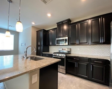 8549 Insignia Avenue - Photo Thumbnail 4