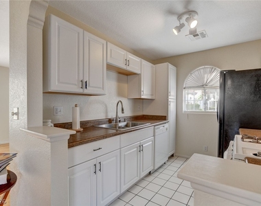 6812 Elm Creek Drive - Photo Thumbnail 13