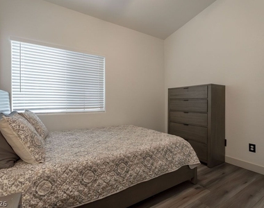 3190 E Eldorado Lane - Photo Thumbnail 37