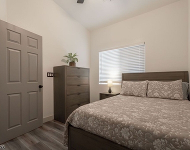 3190 E Eldorado Lane - Photo Thumbnail 35