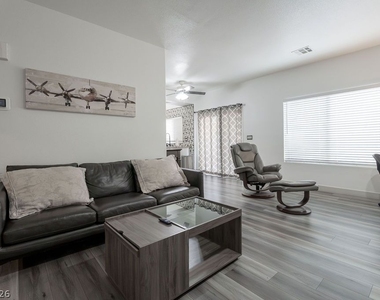 3190 E Eldorado Lane - Photo Thumbnail 18
