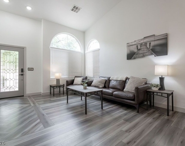 3190 E Eldorado Lane - Photo Thumbnail 2