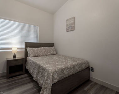 3190 E Eldorado Lane - Photo Thumbnail 34