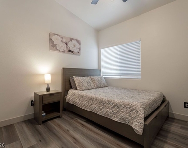3190 E Eldorado Lane - Photo Thumbnail 36