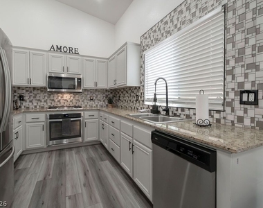 3190 E Eldorado Lane - Photo Thumbnail 9