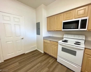 6955 N Durango Drive - Photo Thumbnail 11