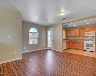 10254 Ladybug Bend Street - Photo Thumbnail 6