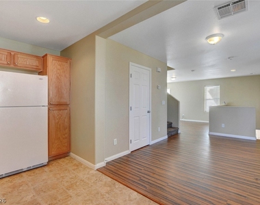 10254 Ladybug Bend Street - Photo Thumbnail 14