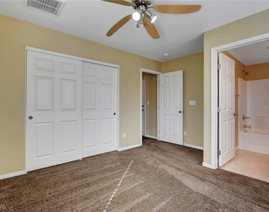 10254 Ladybug Bend Street - Photo Thumbnail 19