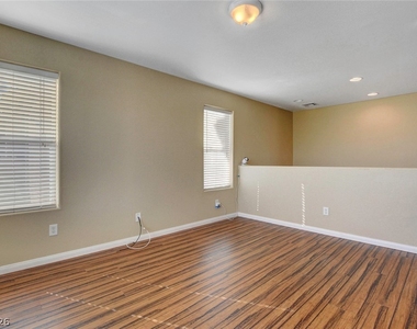 10254 Ladybug Bend Street - Photo Thumbnail 5