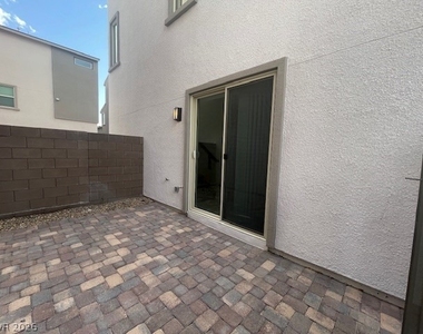 11557 Earth Stone Avenue - Photo Thumbnail 4